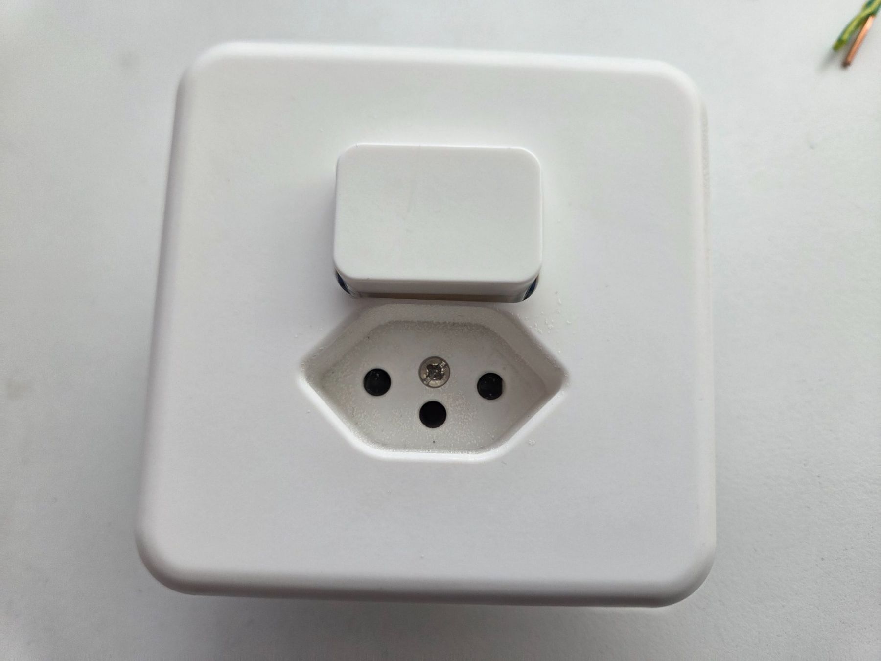 Hager Stecker: Hager UP Kleinkombi Sch3/T13 Steckdose – Gebraucht aus Zürich von Alibaba1234