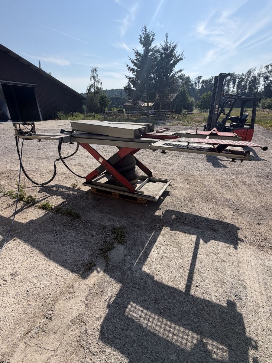 Piattaforme elevatrici & Crick: B-Tec 3000 KG Hebebühne mobile Scherenhebebühne gebraucht – Usato da Halten venduto da vwg_ml9y 1