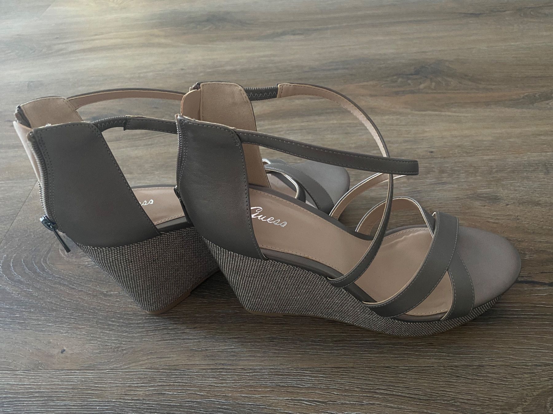 Guess Scarpe da donna: Guess Keilsandalette Gr. 41 – Nuovo (secondo la descrizione) da Wolfwil venduto da Piccola87