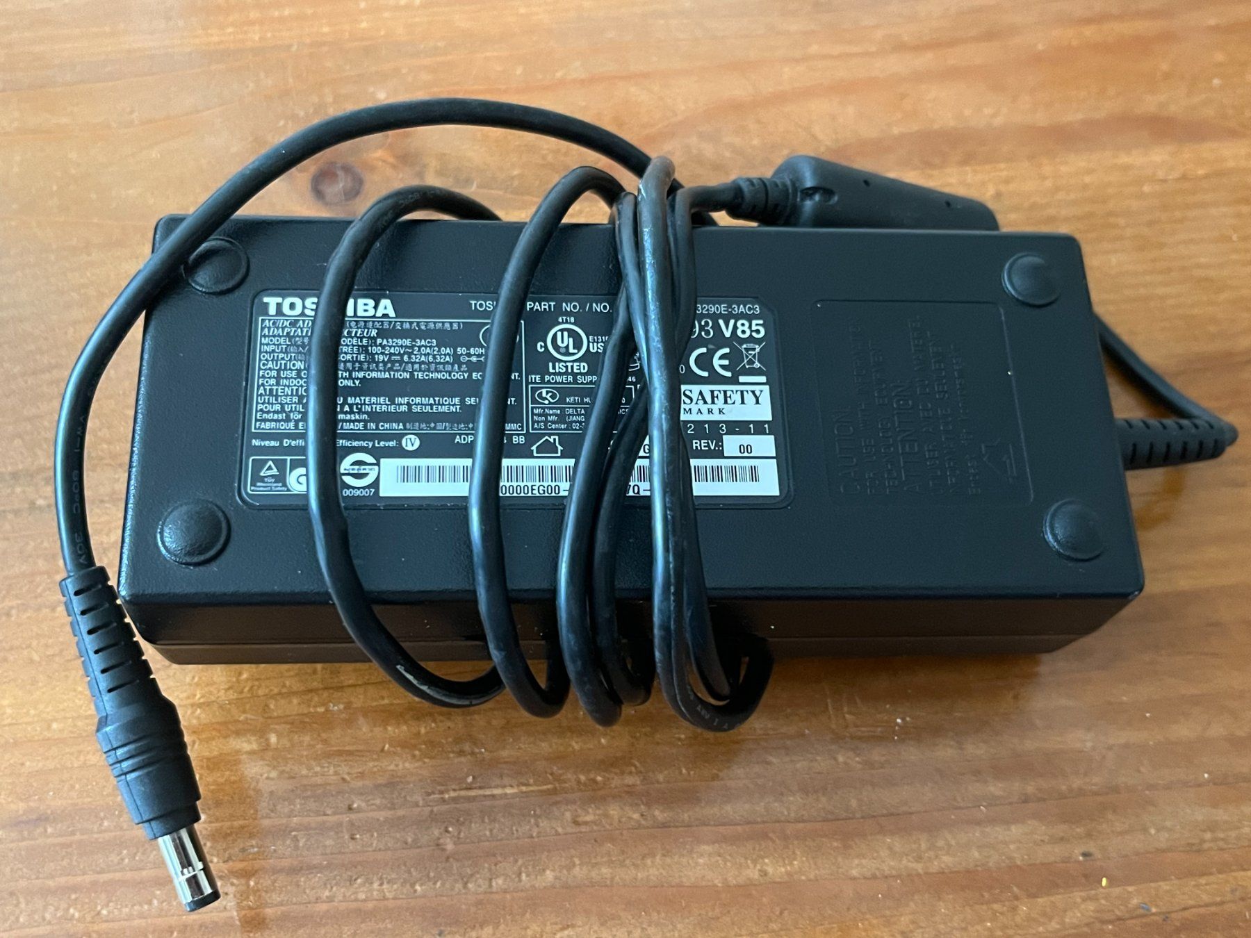 Toshiba Caricabatterie: Toshiba AC Notebook Adapter 19V 6.2 A – Usato da Winterthur venduto da fla_hwg8