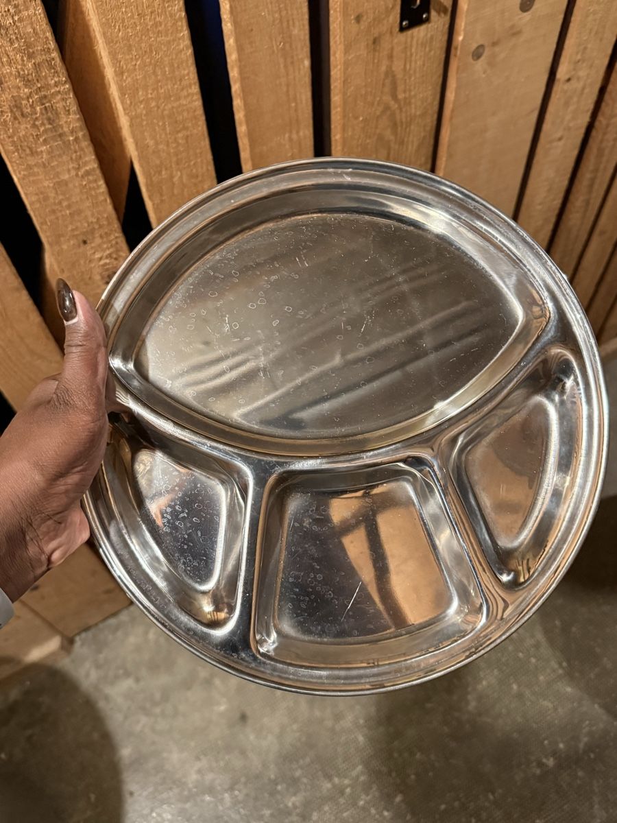 Assiettes: Assiette compartimentée en acier inoxydable, 4 sections – D'occasion à La Chaux-de-Fonds par que_5ydg
