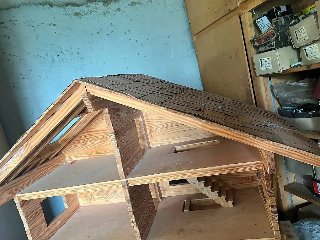 Maisons & Meubles de poupées: Puppenhaus  – D'occasion à Buchrain par nic_7jrv 2