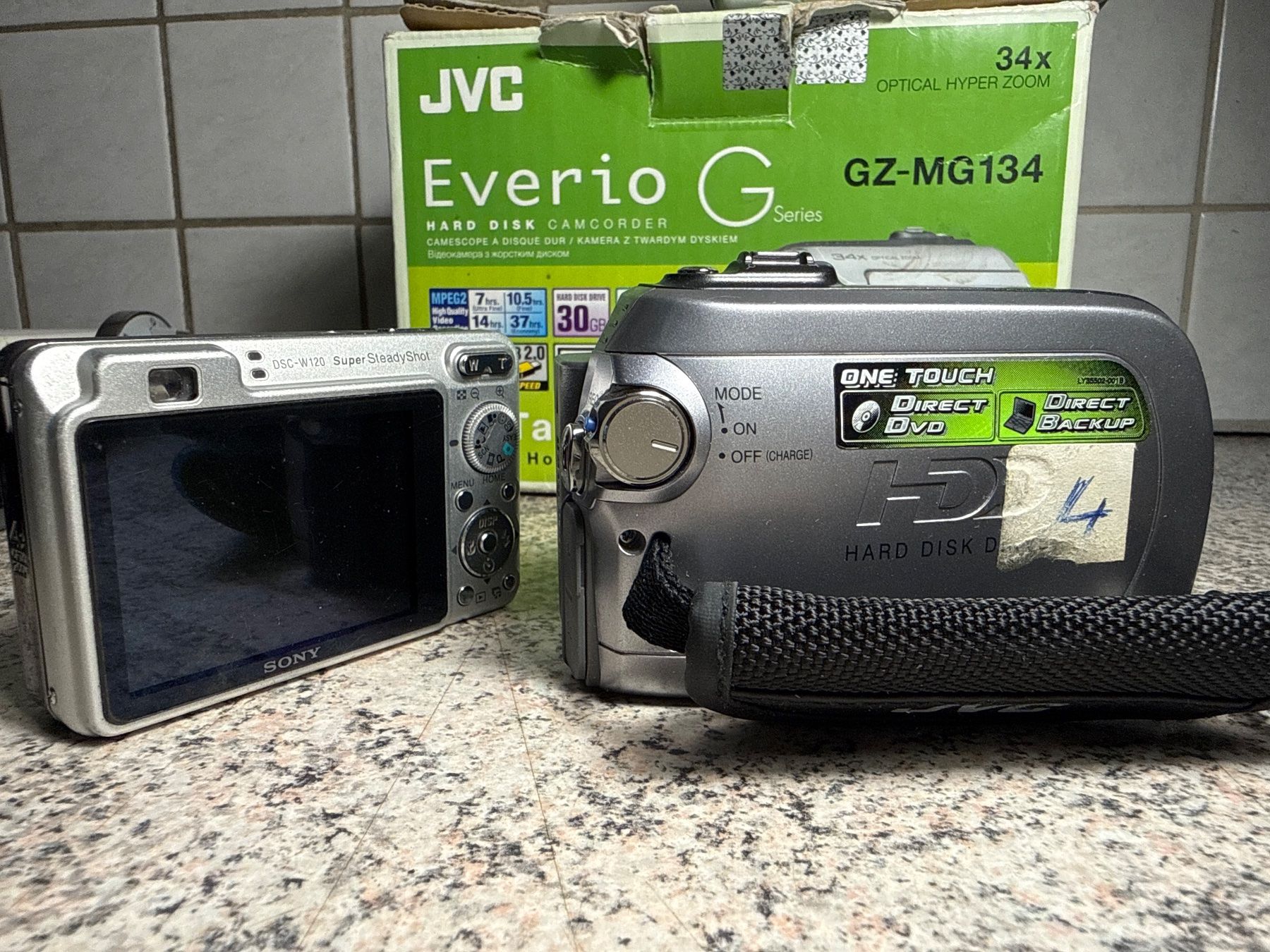 JVC Videocamere: Lot caméra appareil photo – Usato da St imier venduto da sav_bjf9 6