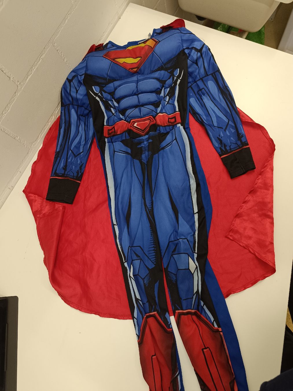 Costumi: Superman Kostüm Gr. 122/128 – Usato da Ehrendingen venduto da Cheronimo2