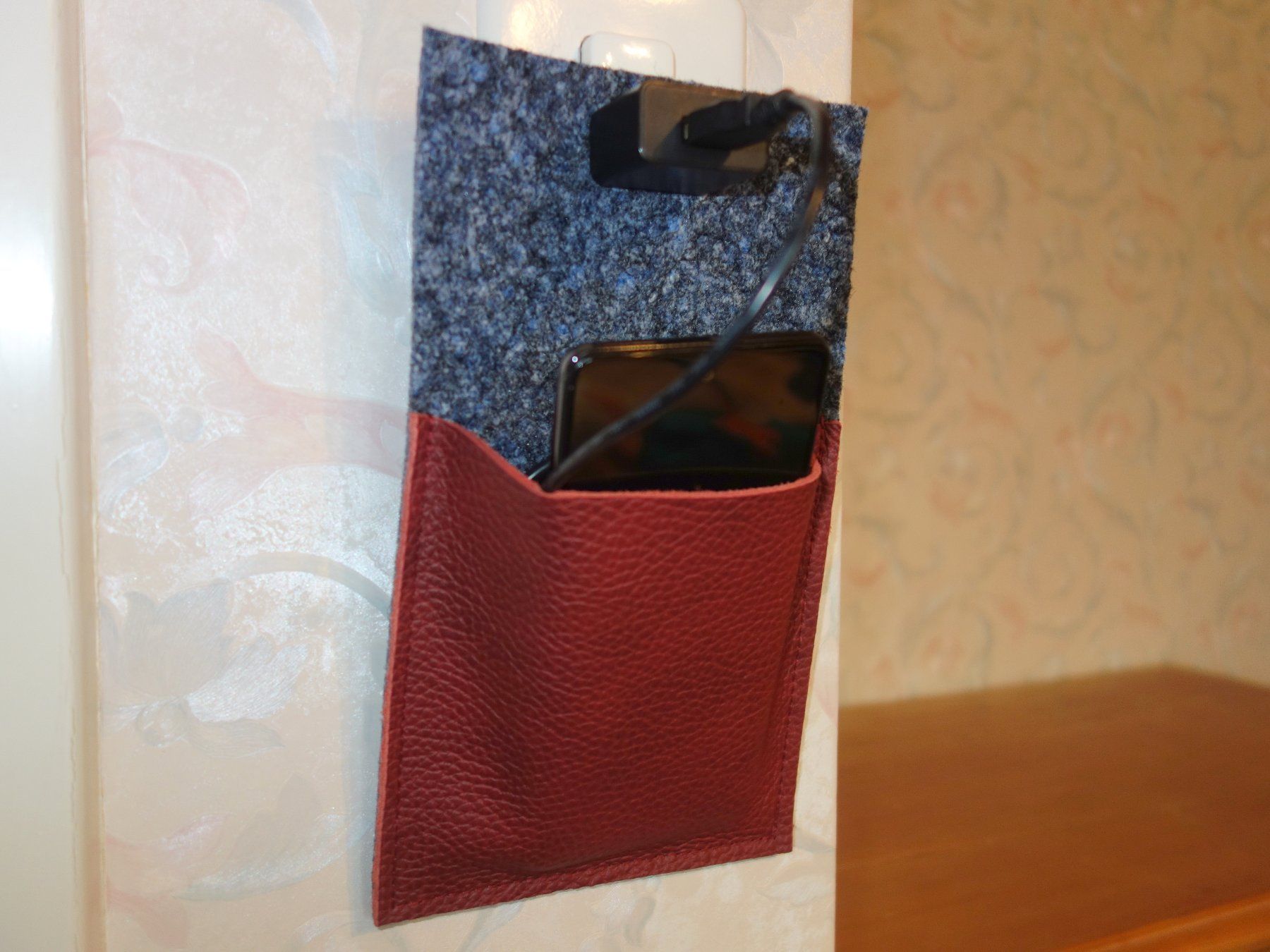 Telefoni cellulari / Smartphones: Handytasche zum laden von Handys – Nuovo e nell'imballaggio originale da Wohlen AG venduto da -Farbenspiel- 1
