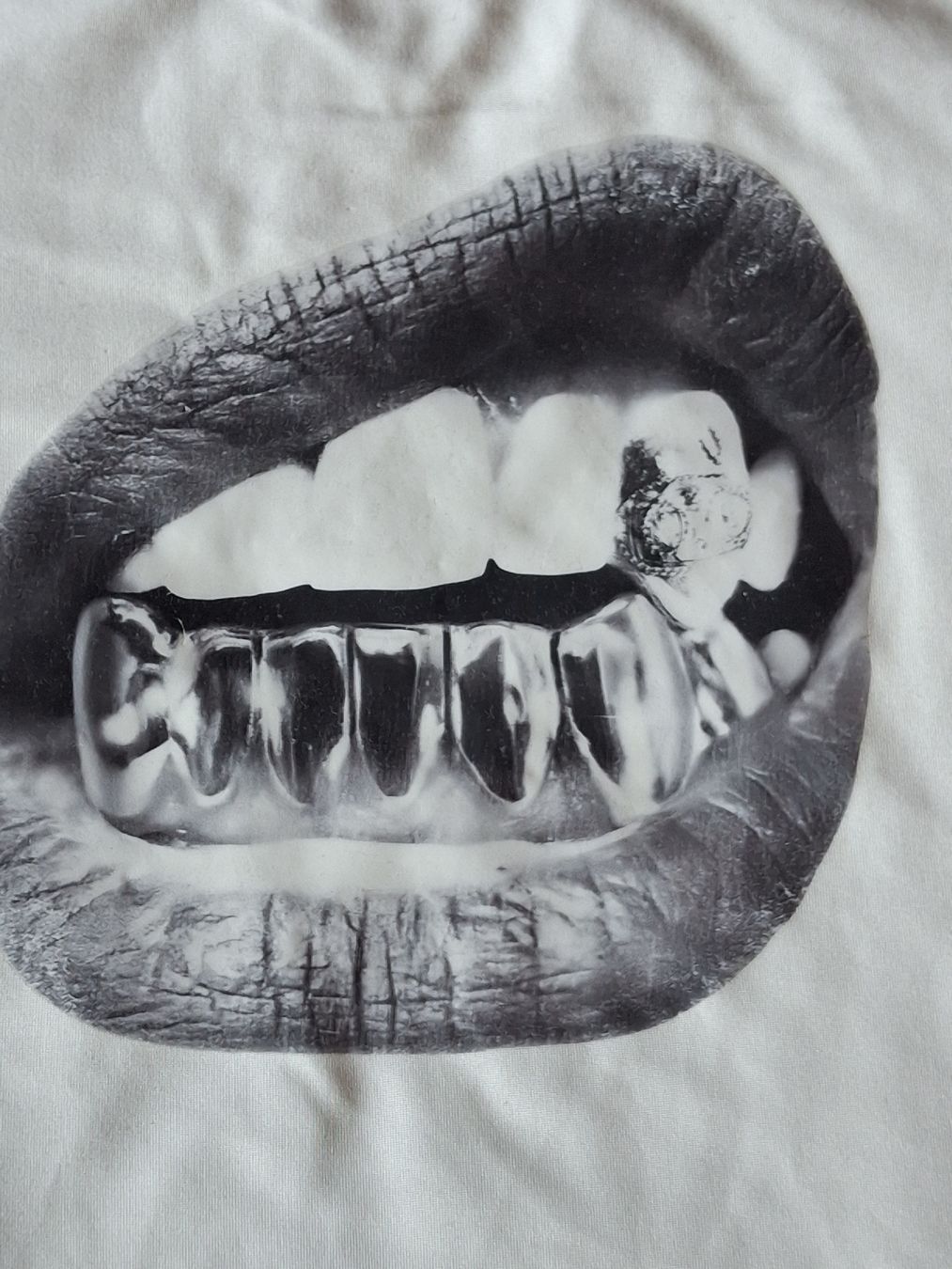 T-Shirts: T-shirt imprimé bouche taille S  – Gebraucht aus Villiers von san_jn5w 1