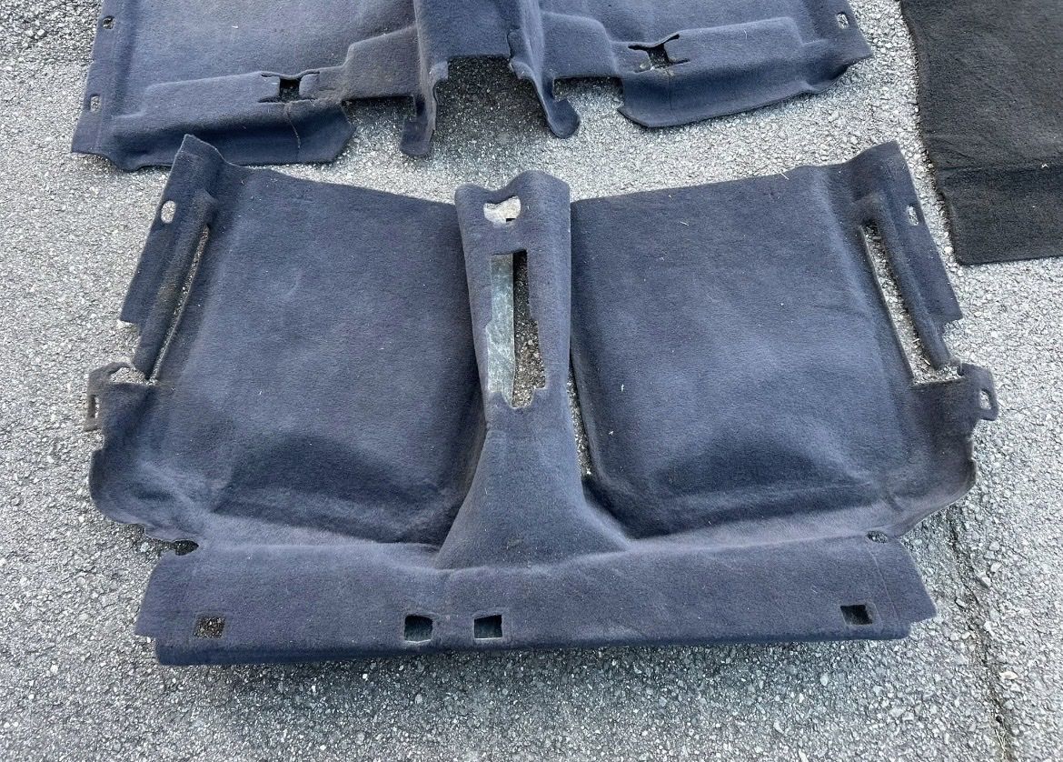 Volkswagen Tutti pezzi di ricambio auto: Moquettes bleu VW golf 3/ vento – Usato da Muraz (Collombey) venduto da Wolfdog1978