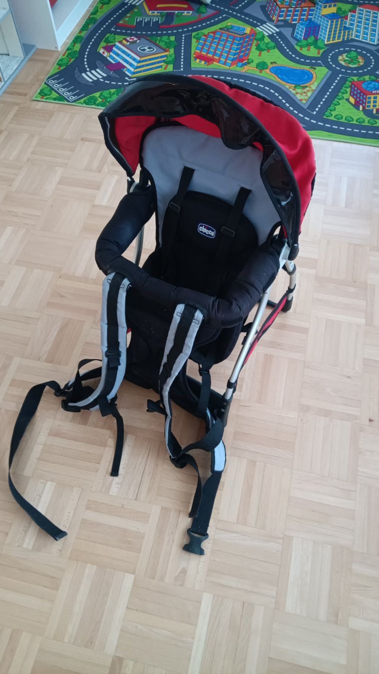 Chicco Bauch- & Rückentragen: Chicco Kindertrage Wanderrucksack gebraucht rot/grau – Gebraucht aus Hütten von phantomlord 1