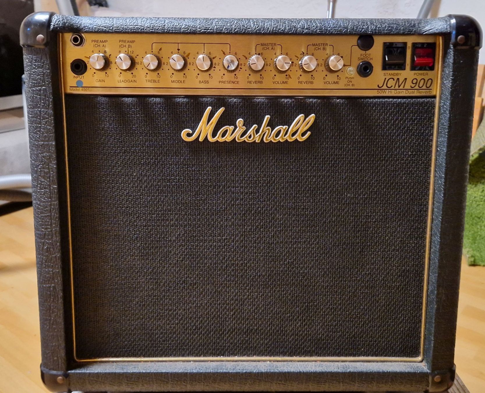 Marshall Amplificateurs: Marshall JCM 900 Combo inkl. Flightcase – D'occasion à Arlesheim par nav_gv8j