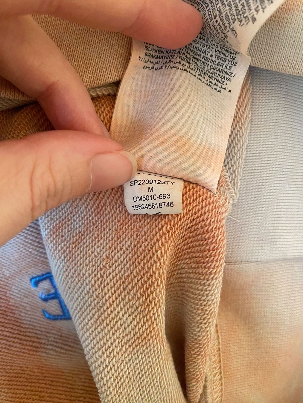 Nike Maglioni & Felpe: Pull nike oversize taille M – Usato da Basel venduto da Maria-Alexa 5