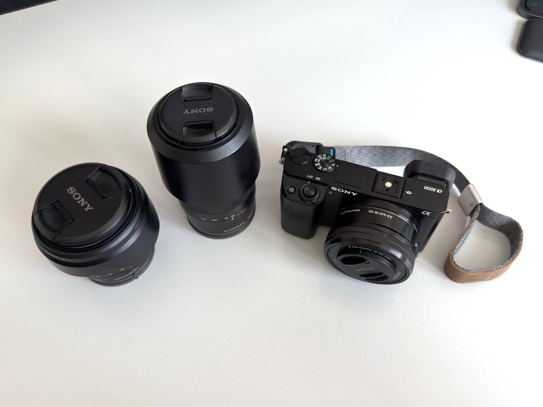 Sony Appareil photo: Sony Alpha 6000 inkl. 3 Objektive – D'occasion à Steinhausen par AleksRik