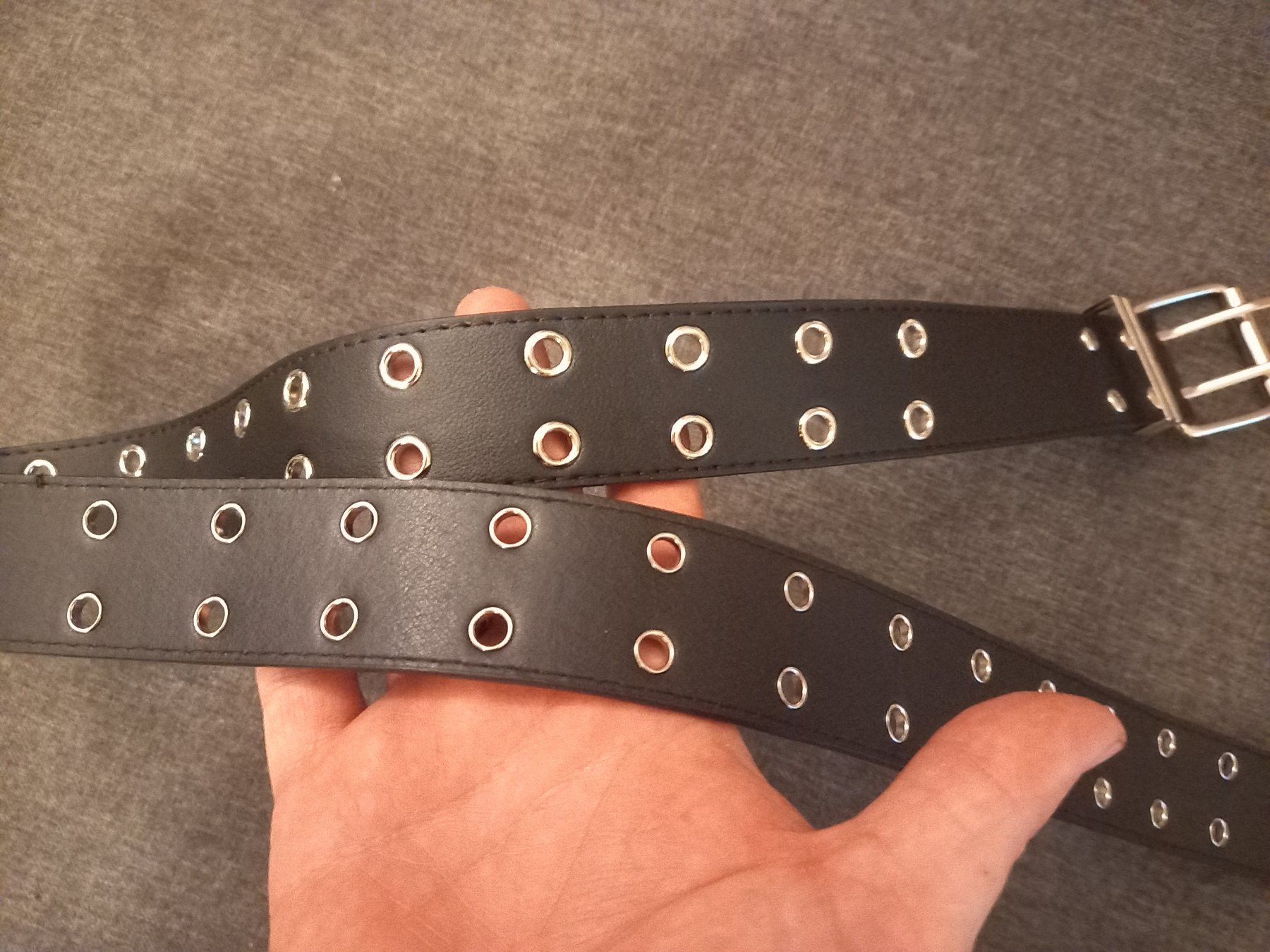Cinture: Schwarzer Gürtel mit Doppelloch Punk – Nuovo e nell'imballaggio originale da Lausanne venduto da FASHION-WORLD-SHOP 1