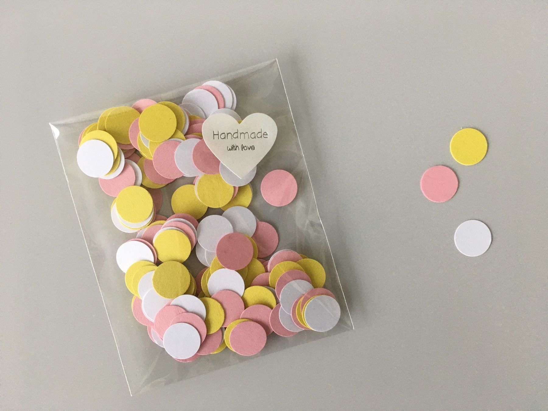 Tutte le decorazioni: Konfetti rund Deko - 180 Stück – Nuovo e nell'imballaggio originale da Zollikofen venduto da poppala