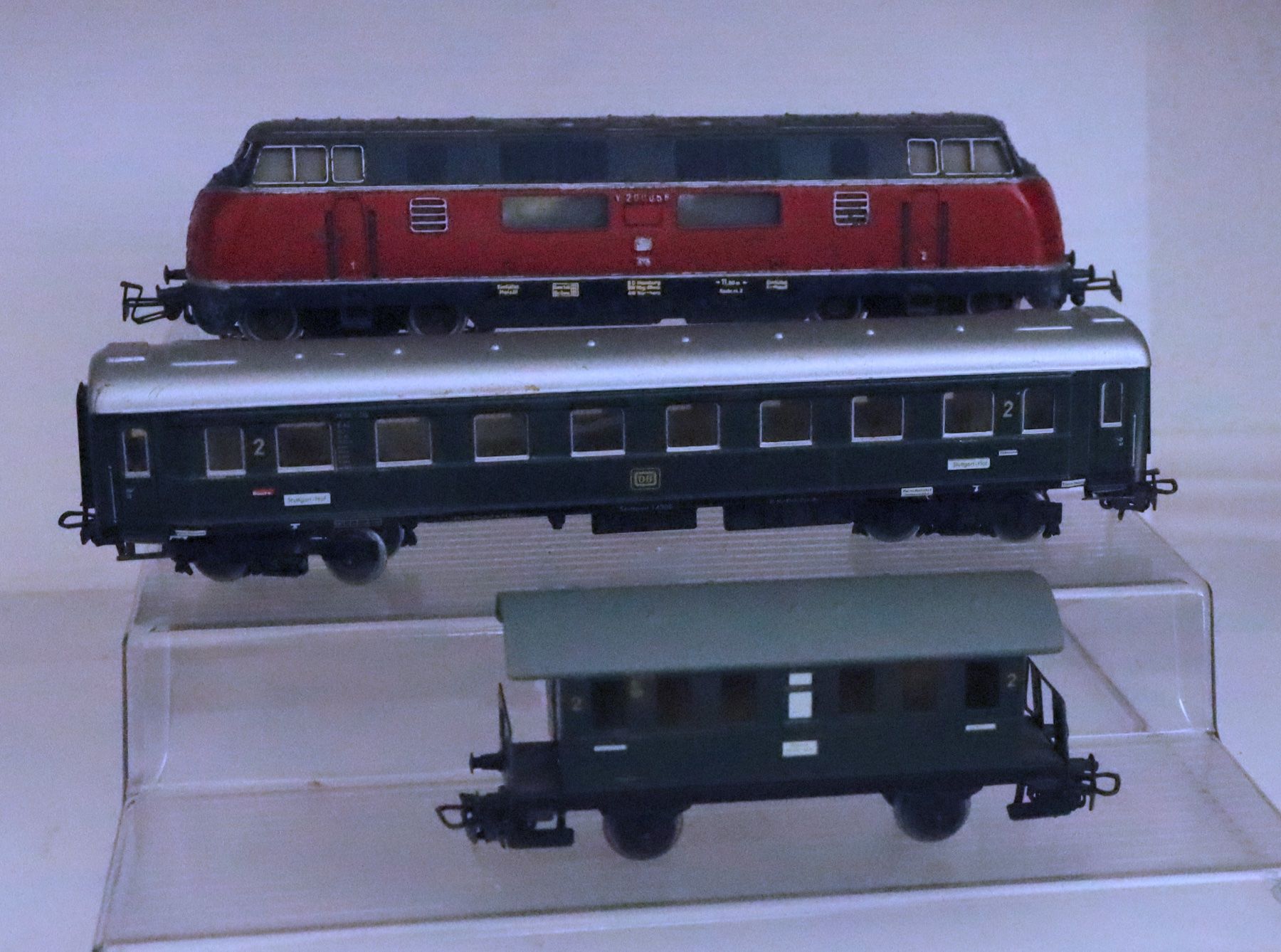 Märklin Modellini di ferrovie: Märklin PERSONEN WAGEN DER DB MIT V200 – Usato da Ipsach venduto da locky55 2