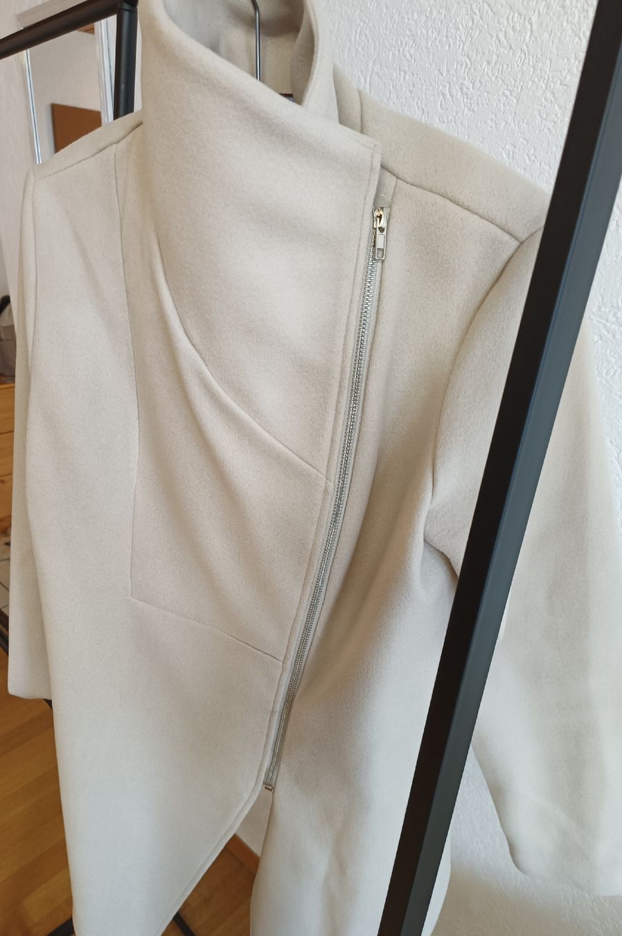 Giacche: Blazer beige asymétrique, taille 38. – Nuovo (secondo la descrizione) da Chermignon-Bas venduto da deb_vme 2