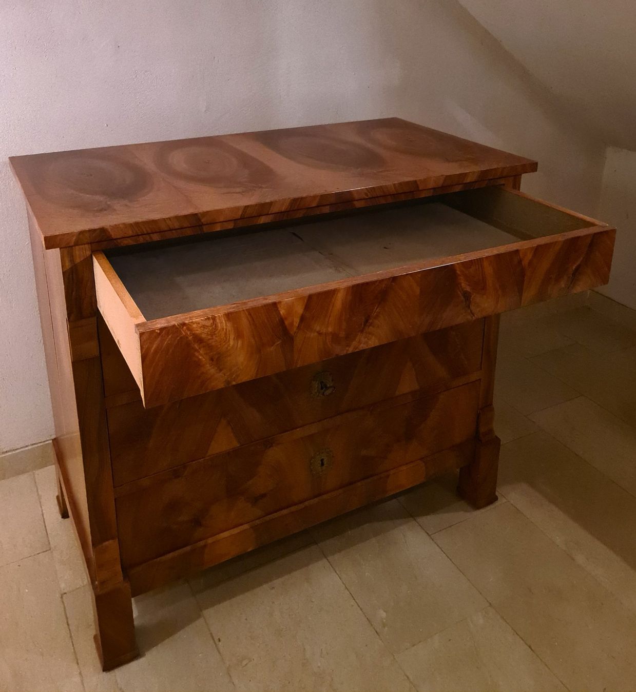 Cassettiere: Antike Biedermeier Kommode aus Nussbaum ca. 1850 – Usato da Biel-Benken BL venduto da dubs02 5