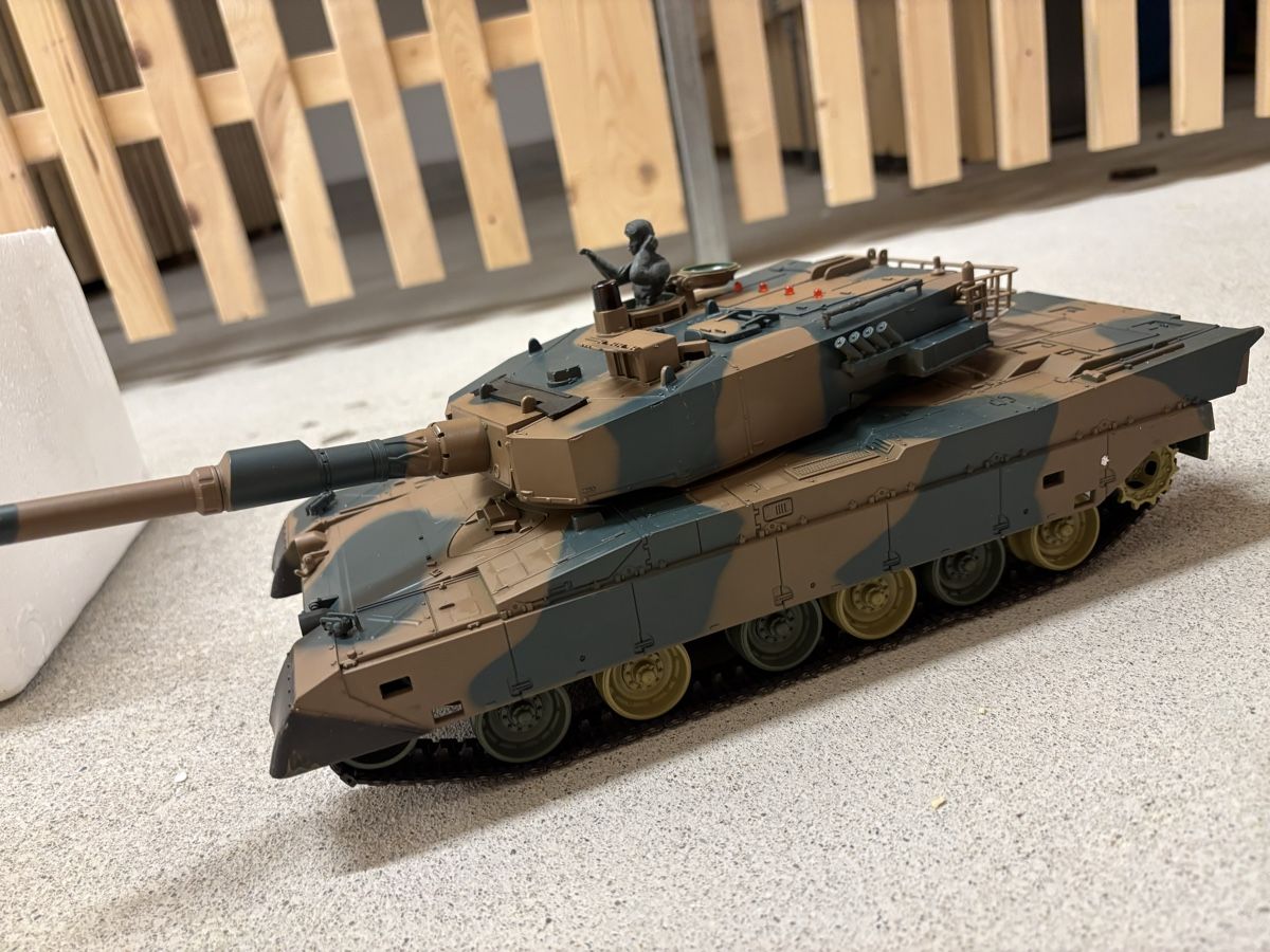 Modellismo RC: Spielzeugpanzer Tank Japan Type 90 – Usato da St. Gallen venduto da MaurinNiedermann
