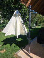 Freiarmsonnenschirmschirm cremefarben mit Fuss