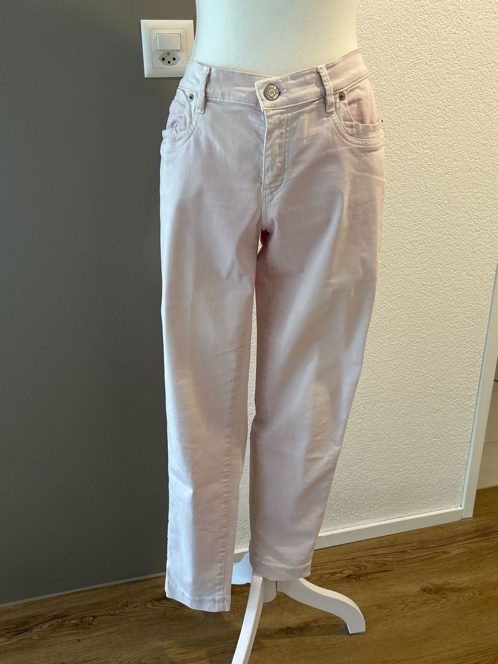 Raffaello Rossi Jeans: Damen Jeans hellrosa von Raffaello Rossi Gr. 40 – Usato da Brunnen venduto da Nala2929