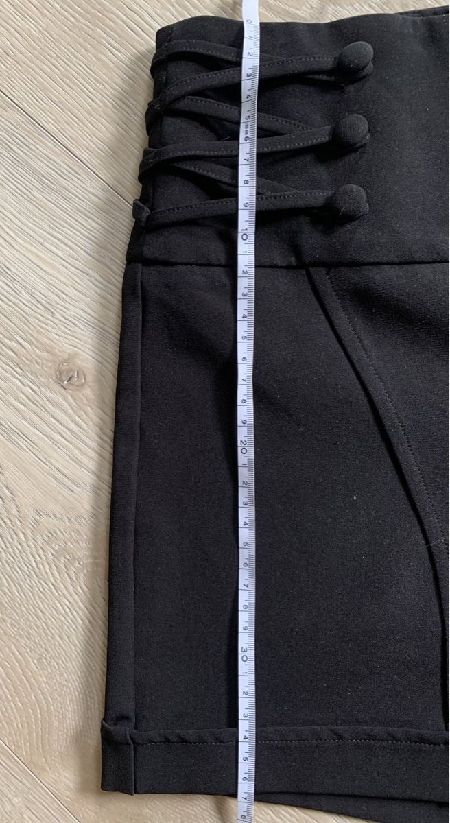 Pantaloni: Kurze Hose schwarz  Gr. 38 – Usato da wallisellen venduto da kadoja 4