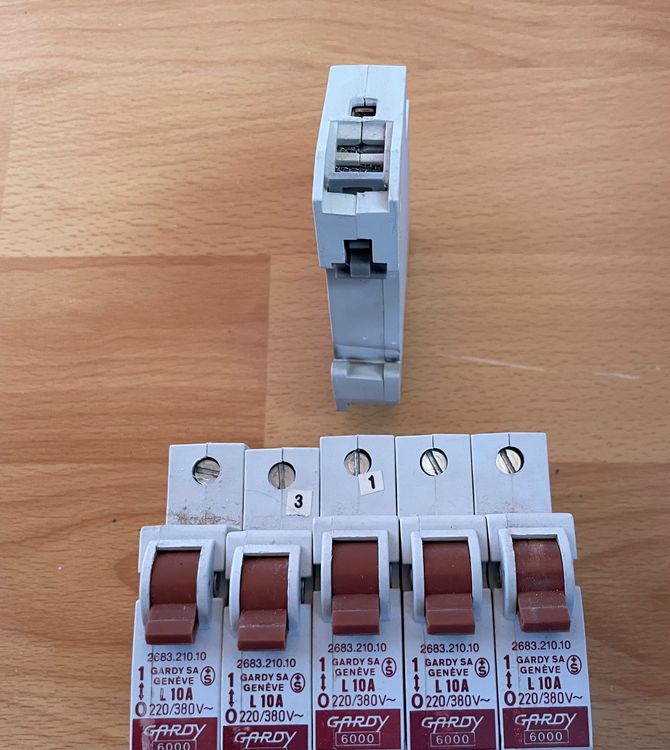6x disjoncteurs Gardy SA 220/380V 10A (Gebraucht) in Renan BE für CHF ...