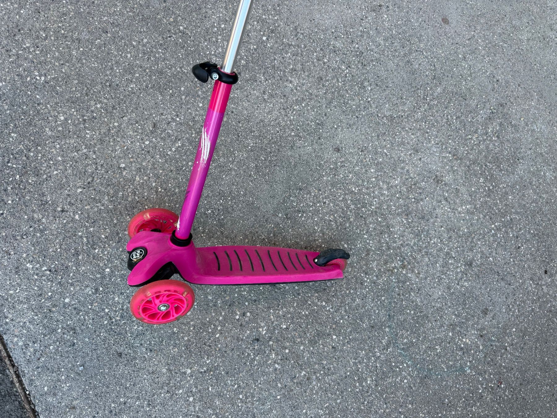Kickboard: Pink 3-Wheel Scooter – Usato da Birmensdorf ZH venduto da gut_7fjr 2