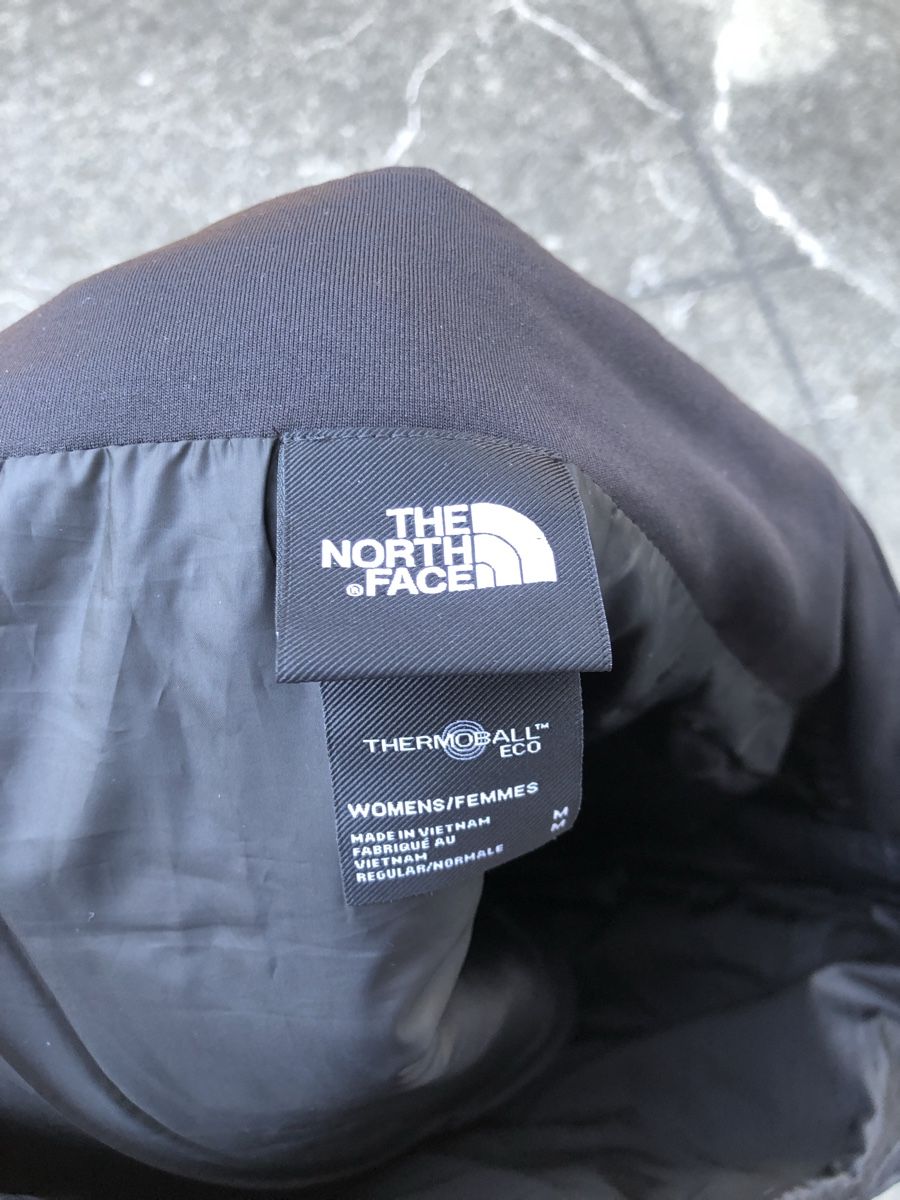 North Face Jupes: North Face Puffer Rock – D'occasion à Fribourg par ann_l9b7 3