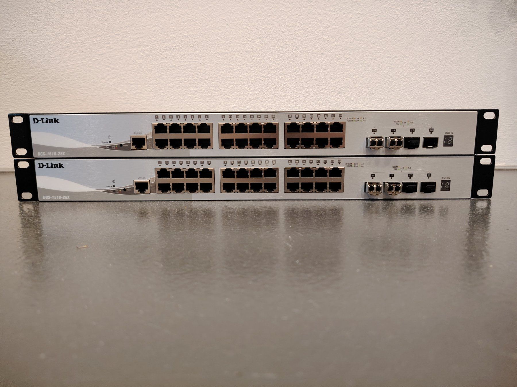 Dlink Hub & Switch: D-Link DGS-1510-28X Smart Managed Gigabit Stack Switch – Usato da Hindelbank venduto da ITC-Bern