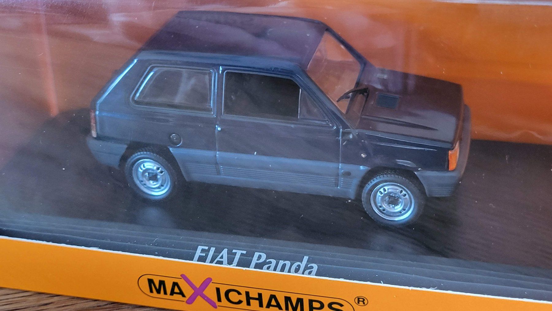 Modellini d'auto: Fiat Panda 1:43 Maxichamps – Usato da Rothrist venduto da Juana5 2