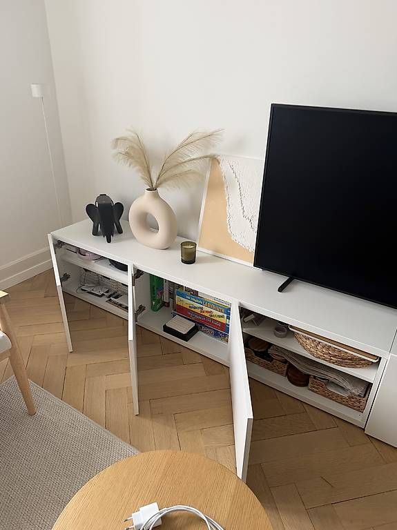 Mobili TV: Ikea Besta TV Möbel in weiss – Usato da Basel venduto da Ohschaumal 1
