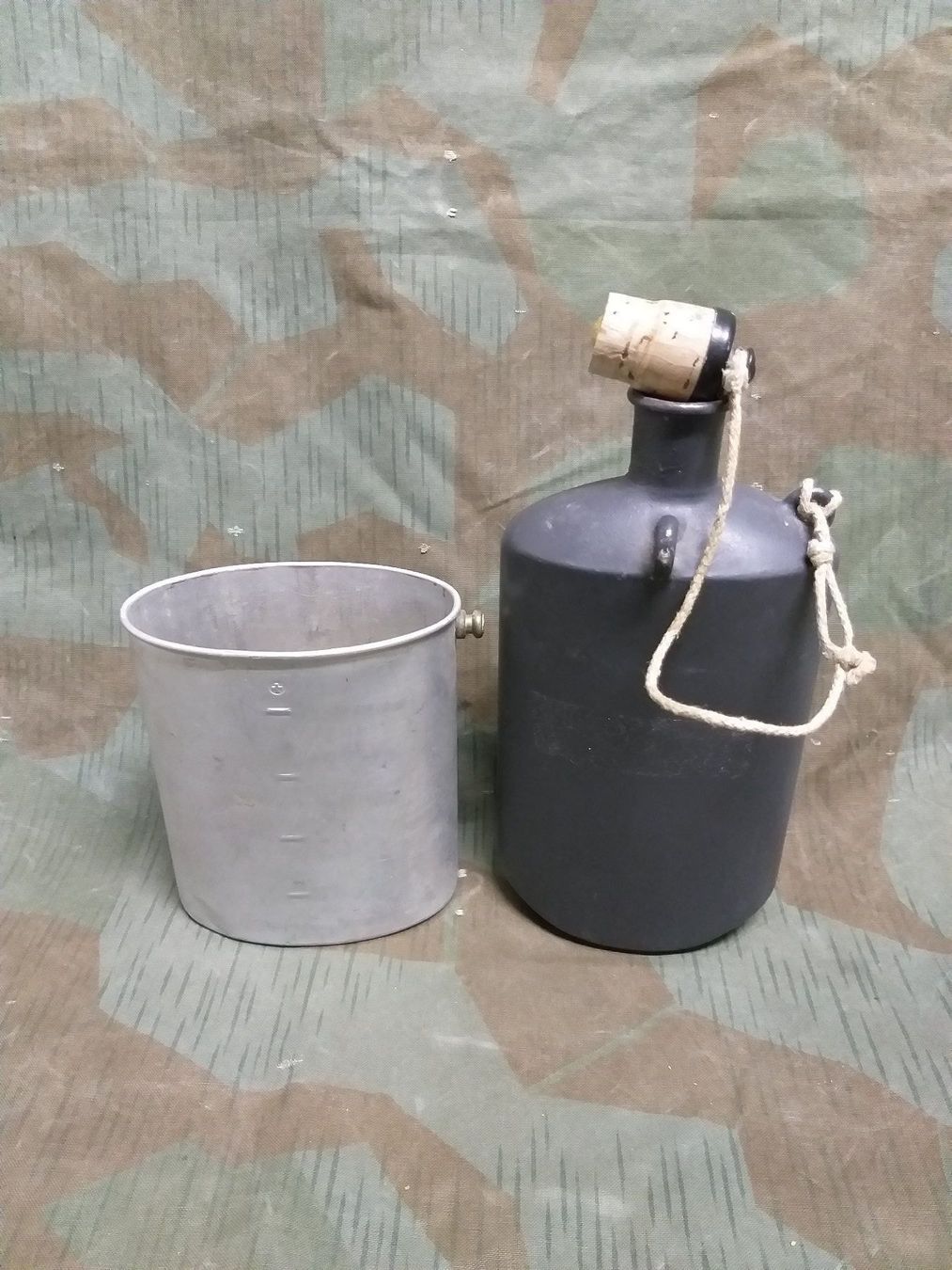 Schweizer Armee Attrezzatura & Pezzi di ricambio: Feldflasche Ord. 1932/35 grau SIGG 1941 – Usato da Bauma venduto da SwissMilitaria 1