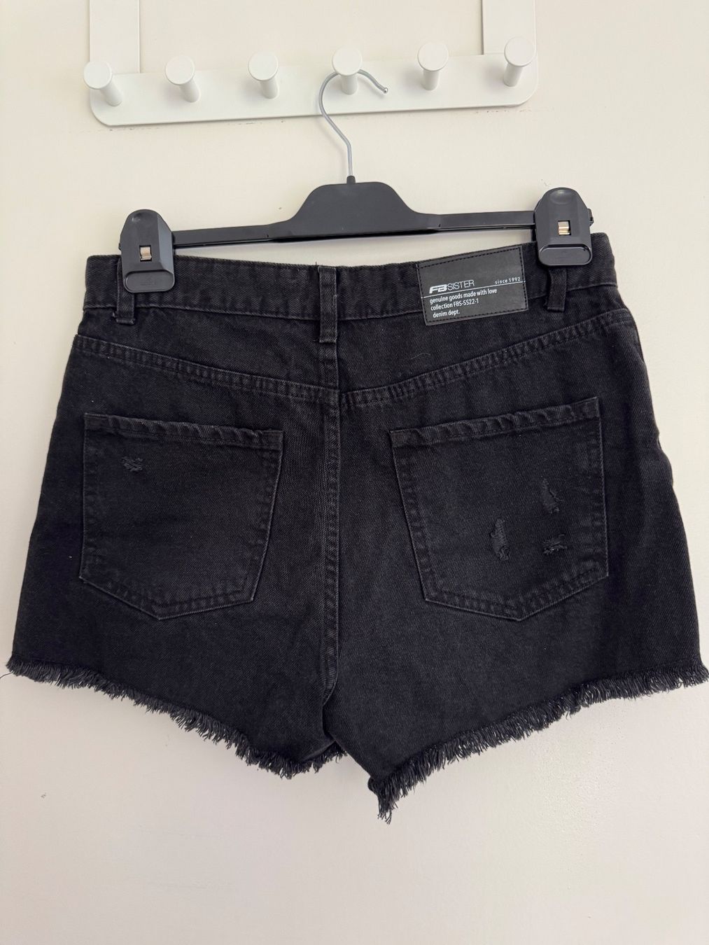 Jeans: Kurze Hose Jeans schwarz Grösse XL – Neu (gemäss Beschreibung) aus Bern von melaniezurbuchen 1