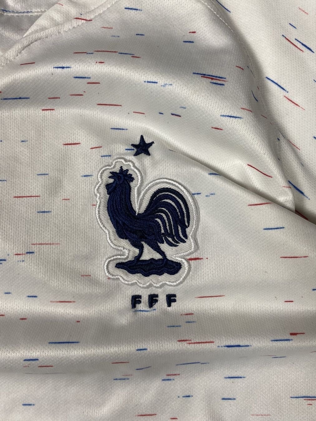 Nike Canottiere & Pantaloni: Nike Frankreich Jersey 2018 White – Usato da Wald ZH venduto da Drue36sechs 2