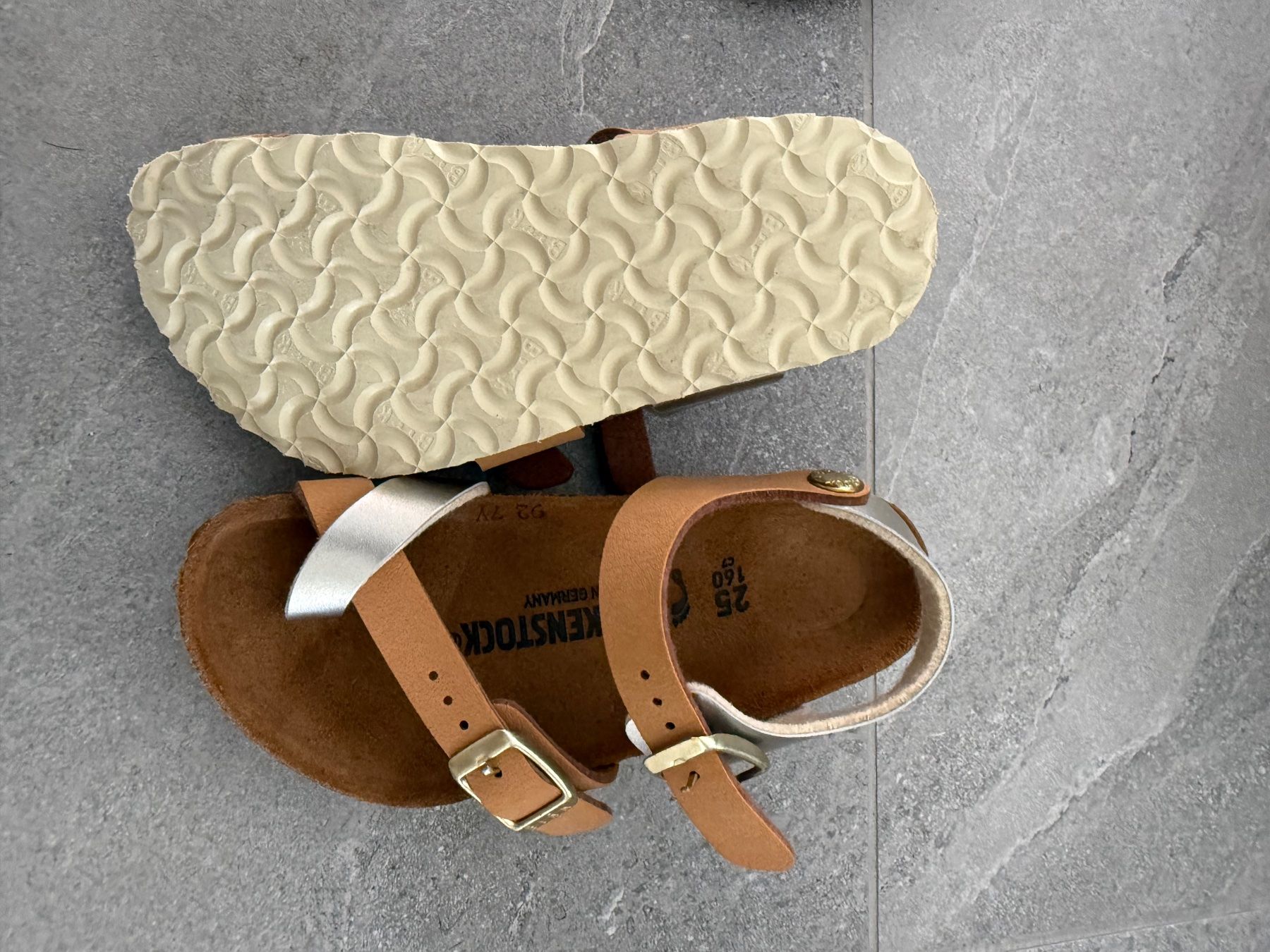 Birkenstock Scarpe per ragazzi: Birkenstock Sandals Size 25 – Nuovo (secondo la descrizione) da Adliswil venduto da Sale12 3