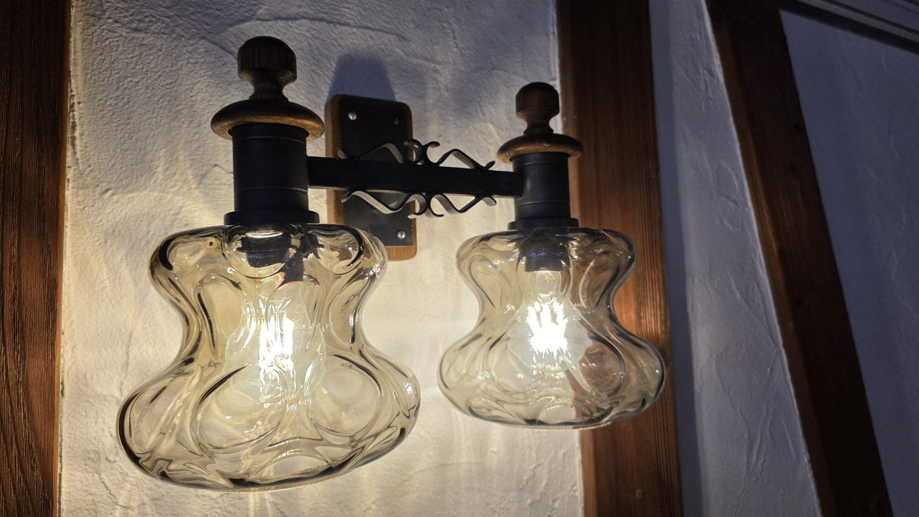 Lampade: Rustikale Wandlampe, Glas-Design – Usato da Giswil venduto da Zumdesign 1