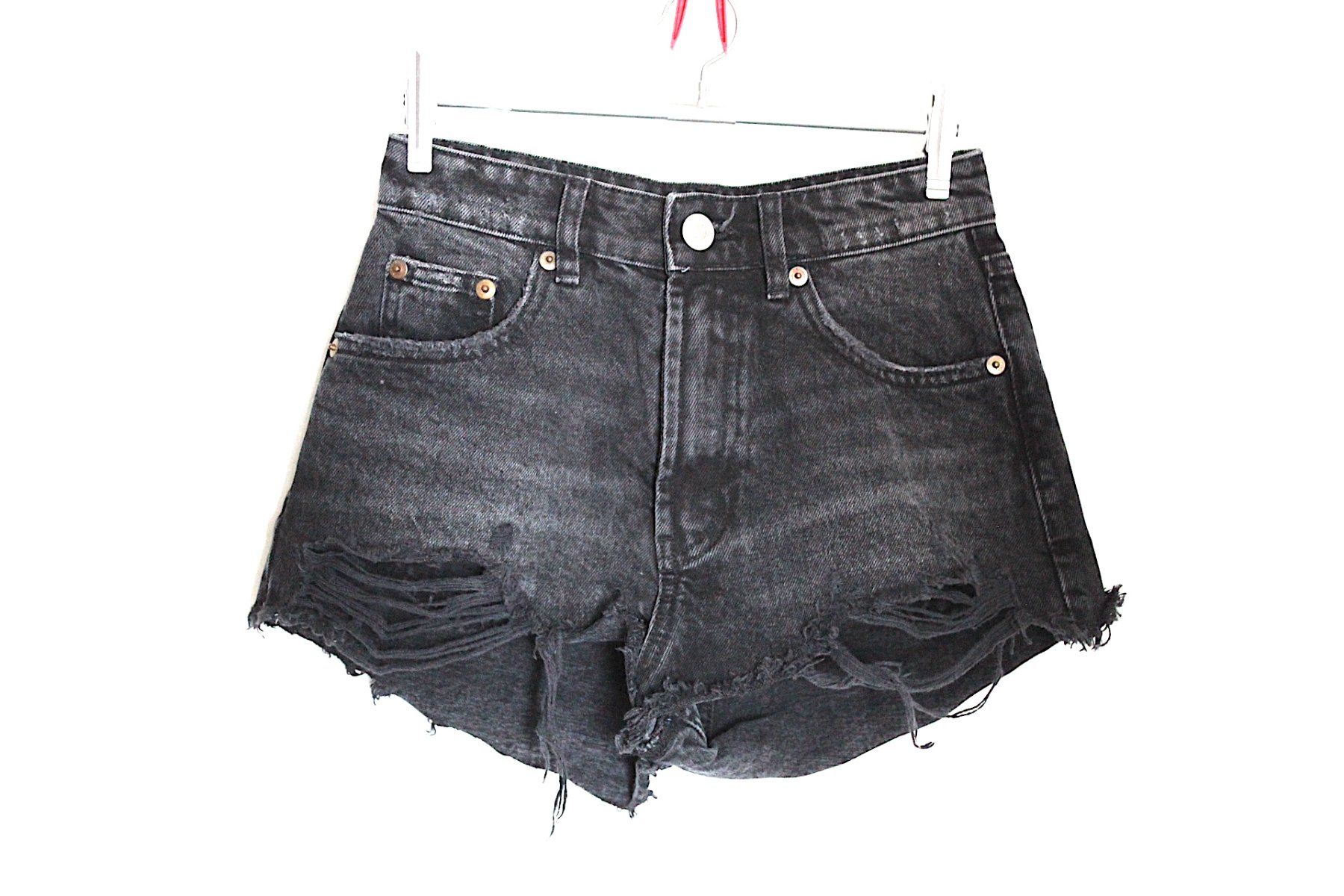 Jeans: Neu, Kurze Jeans EU Gr. 32 – Usato da Locarno venduto da madame-tus-sauds