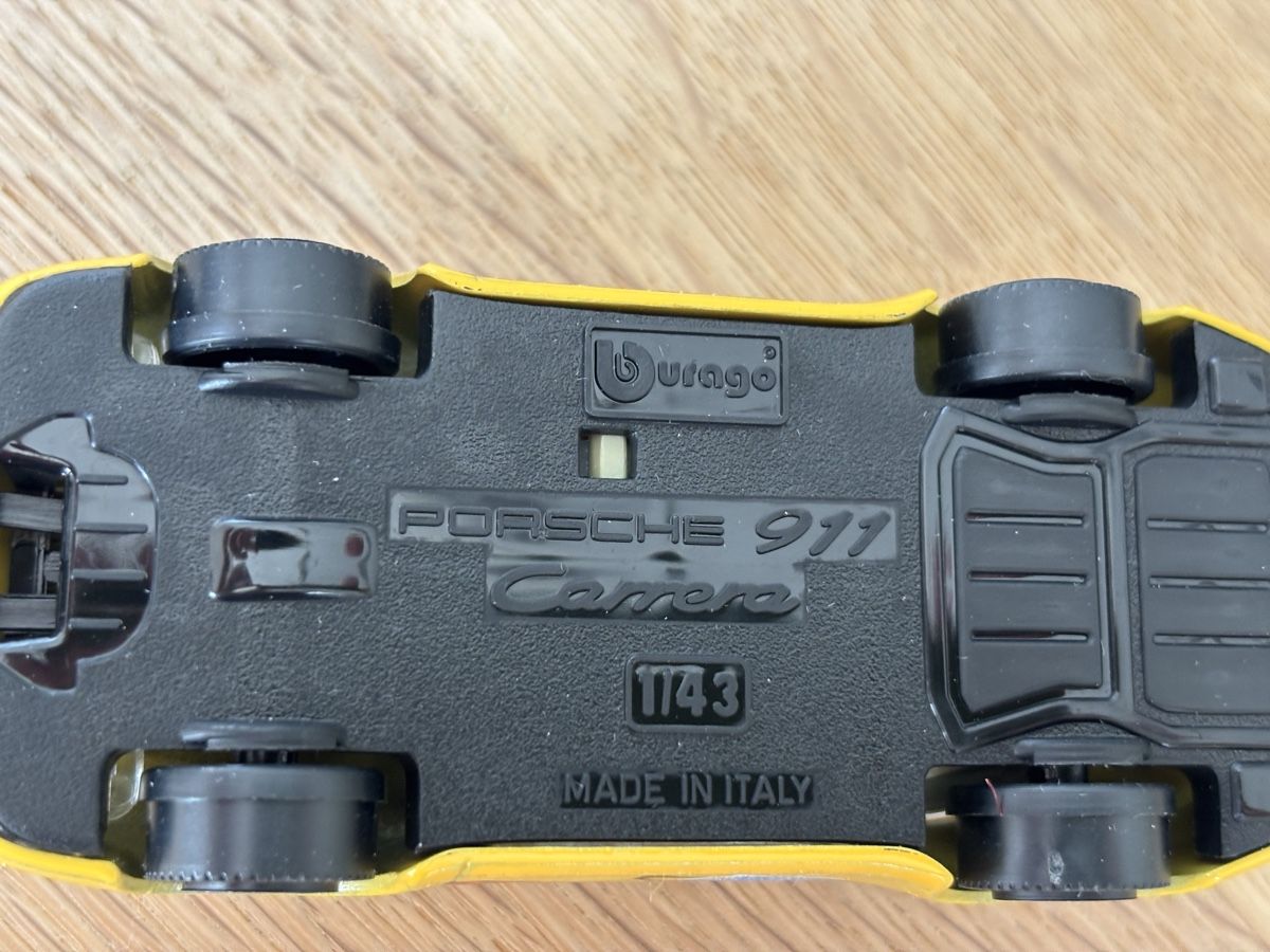 Bburago Modellini d'auto: 1 Porsche 911**Carrera**1:43** – Usato da Volketswil venduto da Car6 4