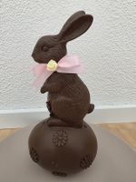 Dekorationsfigur für Ostern "Hase auf Ei" - NEU