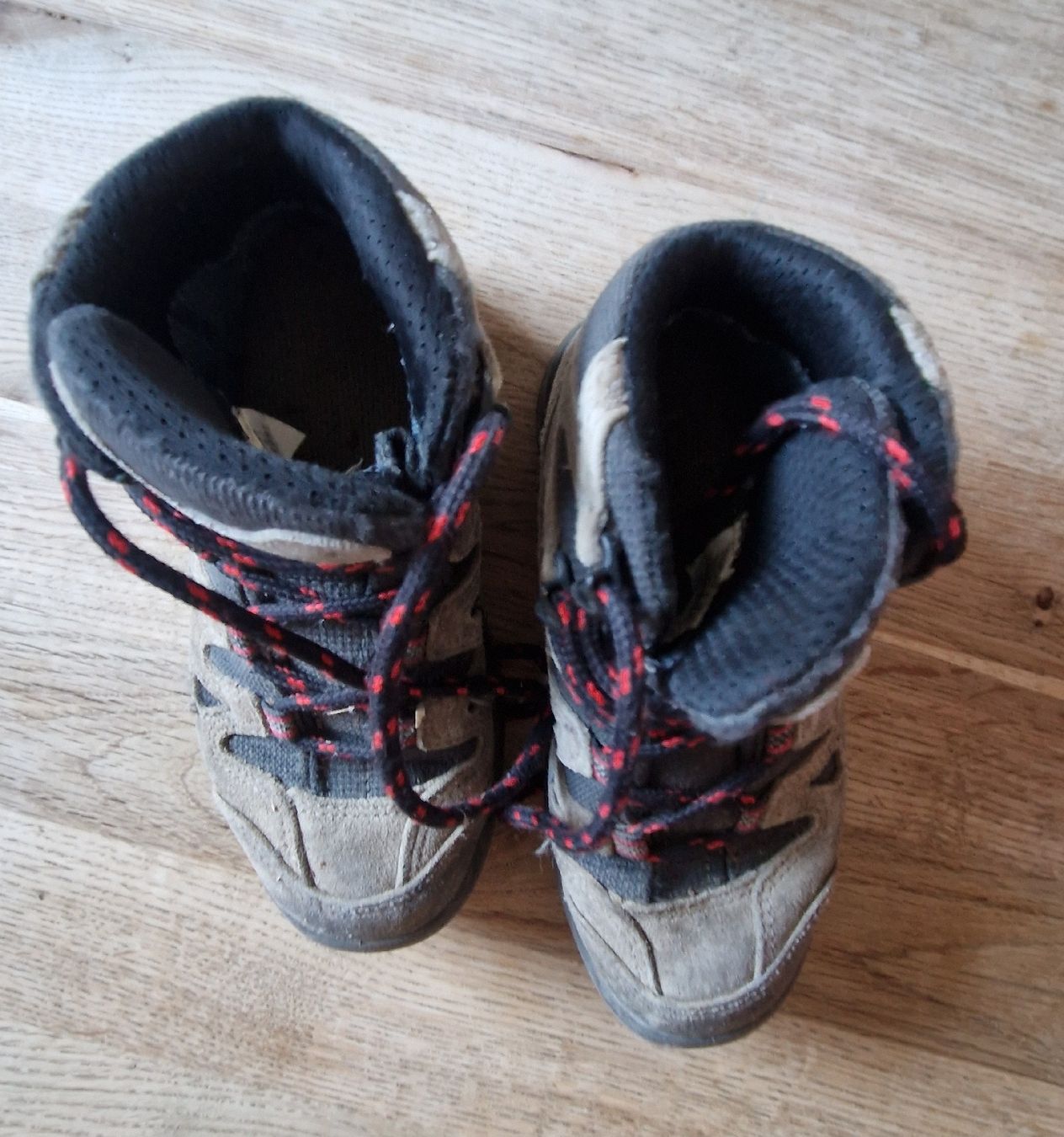 Scarpe per ragazzi: Wanderschuhe gr.31 – Usato da Mülligen venduto da Dela19