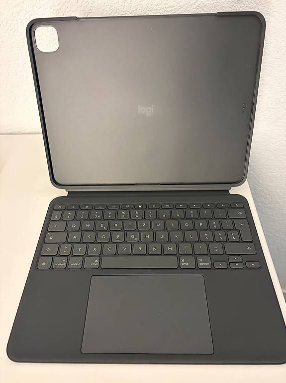 Covers & Borse: Hülle iPad Pro 13" Logitech Combo Touch Keyboard & Trackpad – Nuovo (secondo la descrizione) da Döttingen venduto da pomerada