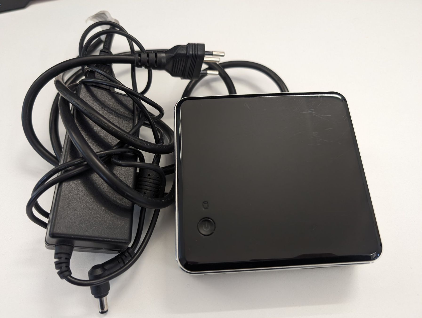 Intel PC: Intel NUC i5, Modell D54250WYK – Usato da Adlikon b.Regensdf venduto da Shole150