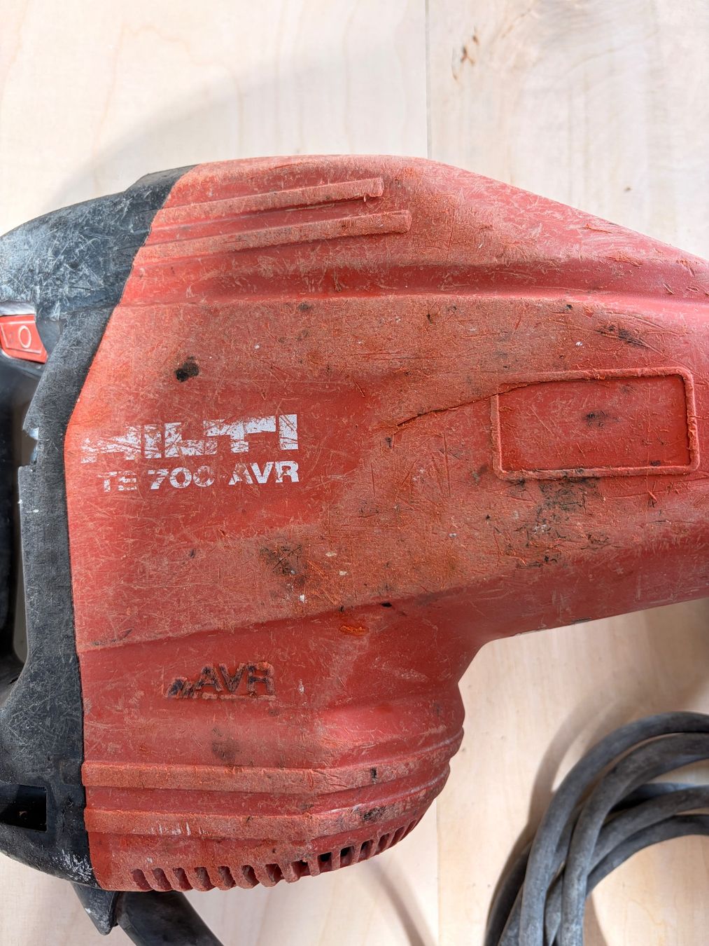 Hilti Tutti gli attrezzi: Hilti TE 700-AVR Spitzhammer – Usato da Zürich venduto da studiobellevue 3