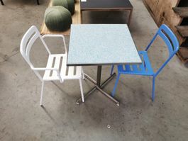 Aussentisch mit farbigem Bisazza by NEKTAR Design