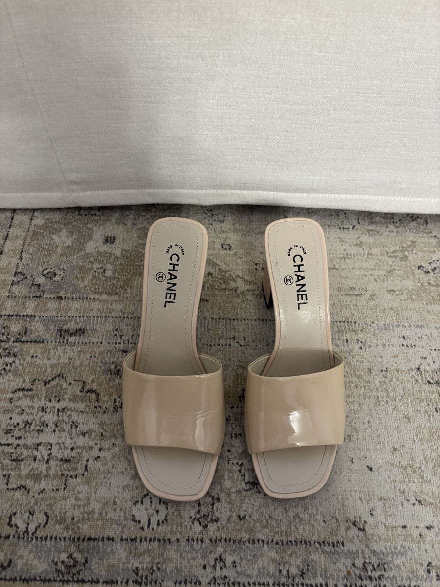 Damenschuhe: Dupe Mules in Patent Beige  – Neu (gemäss Beschreibung) aus Horgen von len_qjz9 1