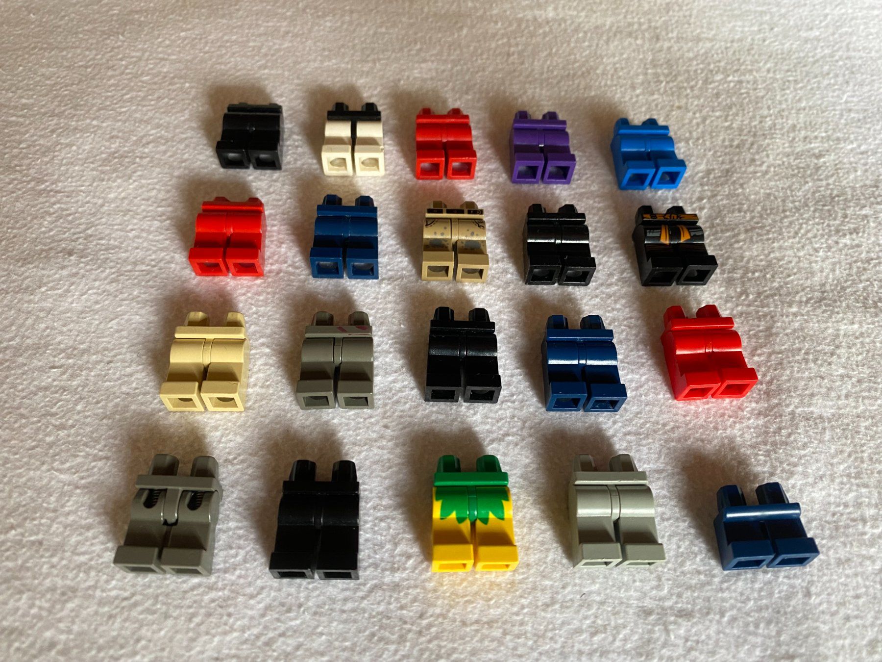 Lego Giocattoli: LEGO - 20 - FIGUREN - HOSEN – Usato da Gelterkinden venduto da ajdt4