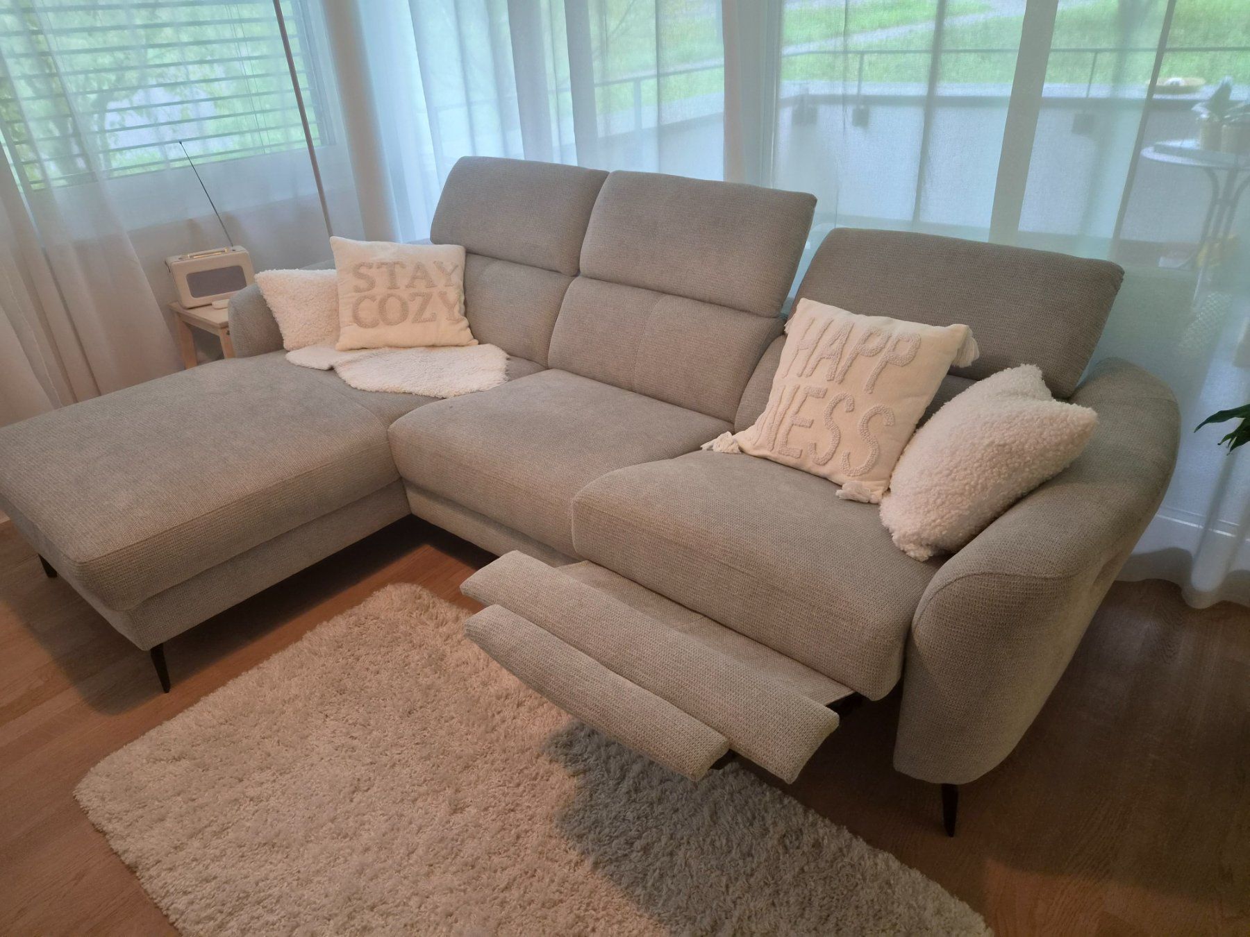 Livique Divani: Livique Sofa "Simba" in der Farbe hellgrau – Usato da Wettswil venduto da Madsor 1