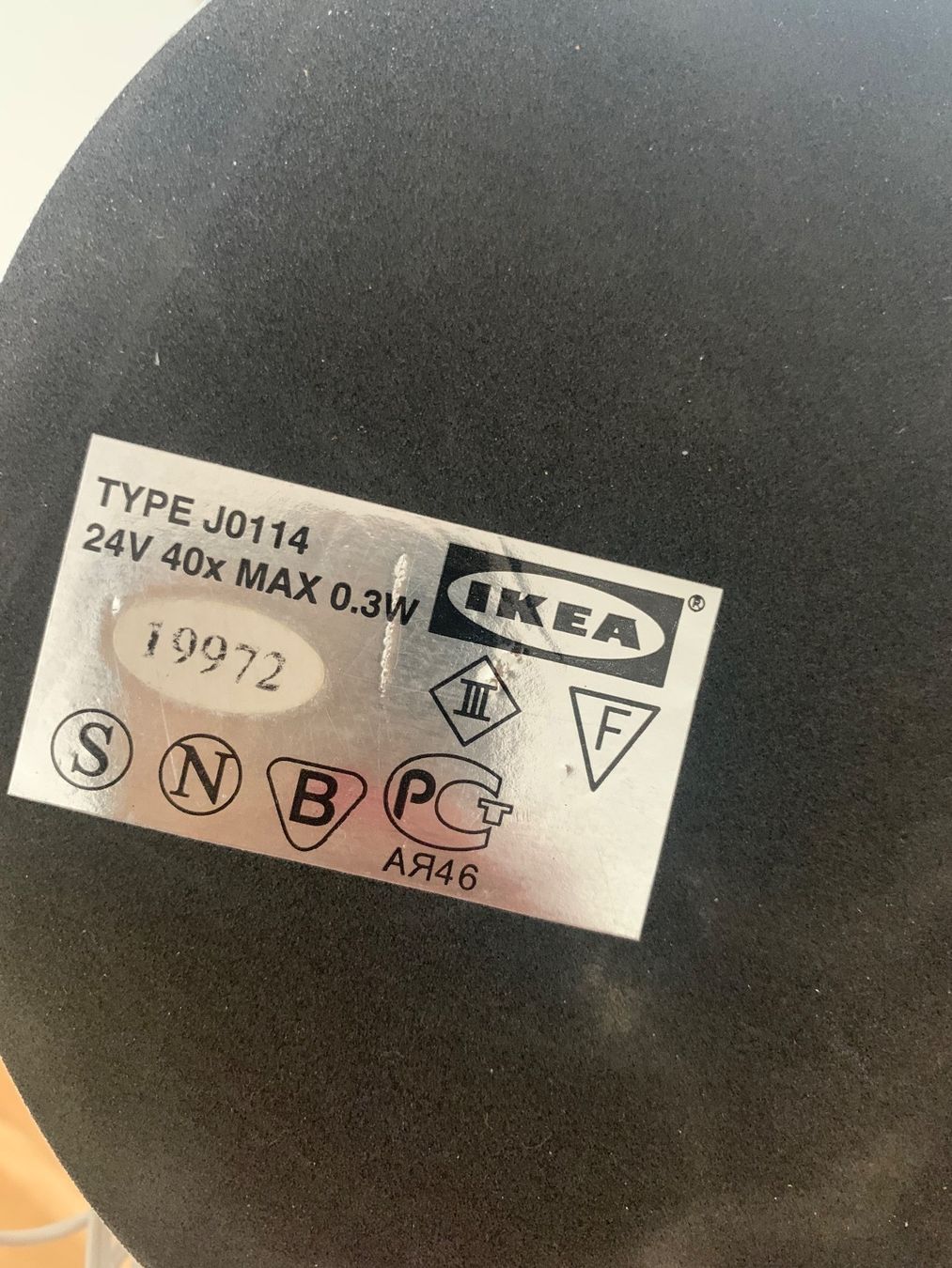 Ikea Lampade: Weisse Tischlampe Ikea violettes Licht – Usato da Zürich venduto da Messina_68 2
