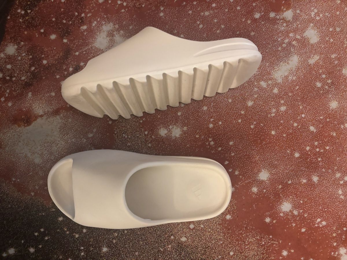Adidas Scarpe da uomo: Yeezy slides 44 us 10 – Usato da Zürich venduto da JMima