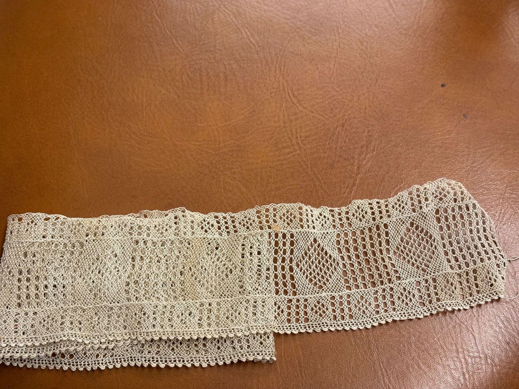 Tessuti: Vintage - Baumwoll-Spitze , 65 cm lang, 7 cm breit – Usato da Pratteln venduto da sLaedeliBB