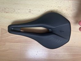 Specialized Power Expert Body Geometr, in der Breite 143 mm